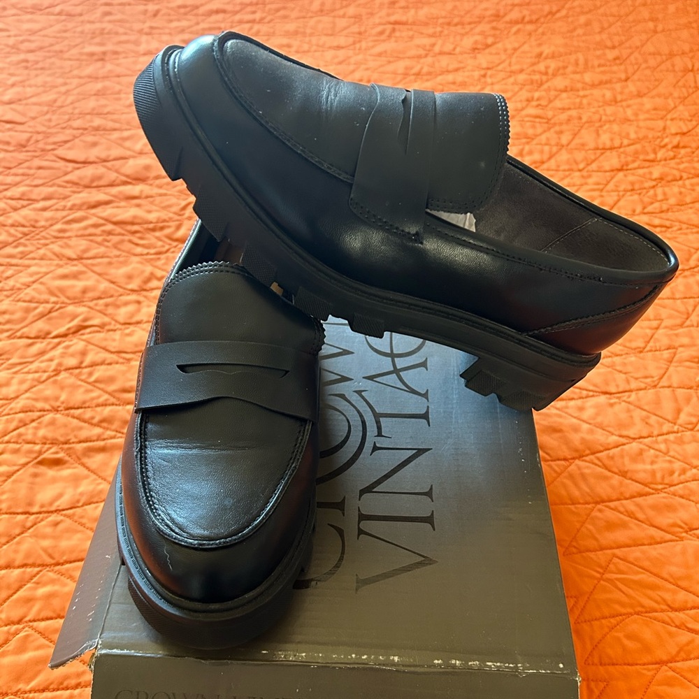 Women’s black shoes size 9W